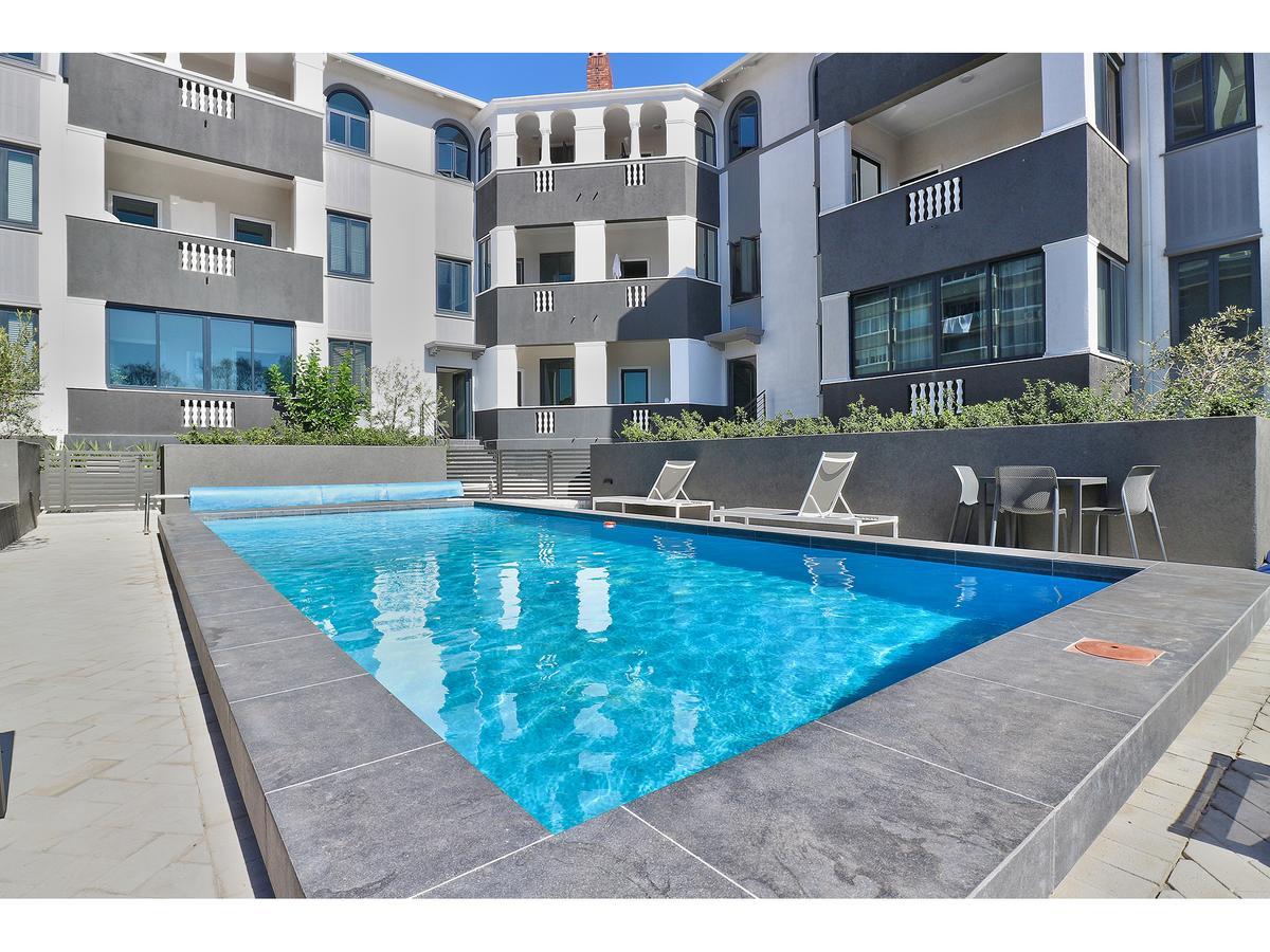 Greenpoint Apartment *